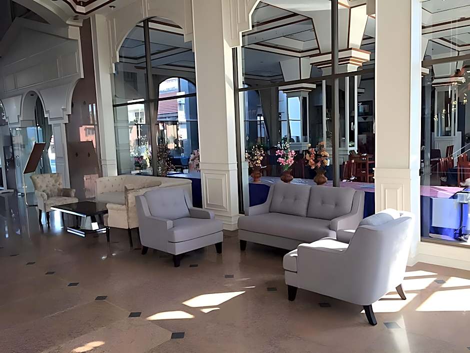 Lom Sak Nattirat Hotel