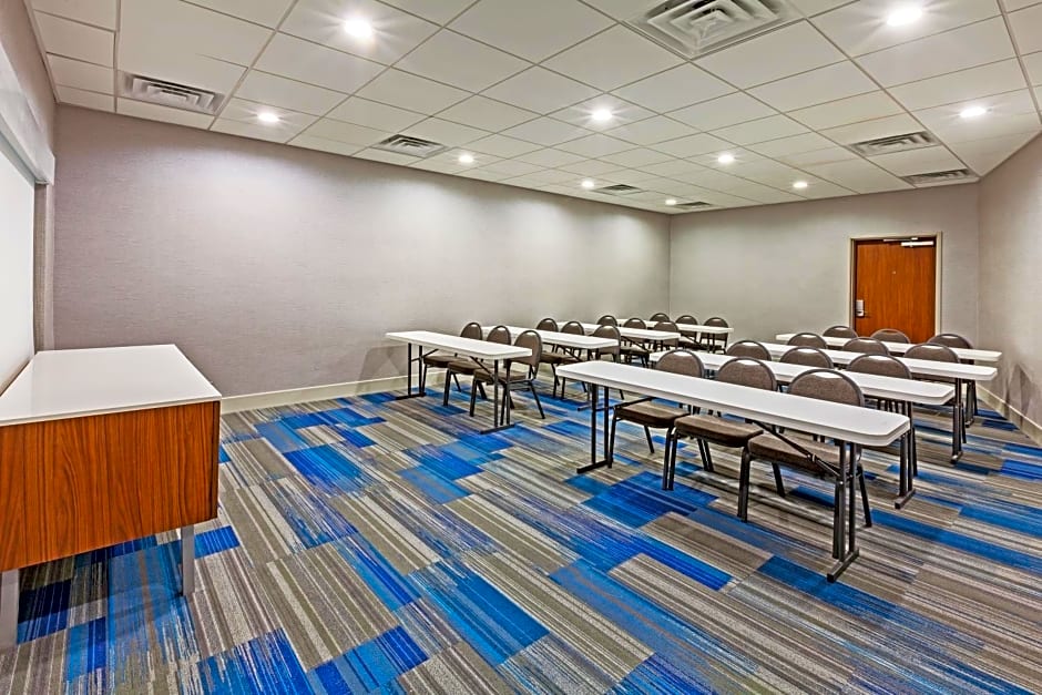 Holiday Inn Express and Suites Tulsa West - Sand Springs, an IHG Hotel