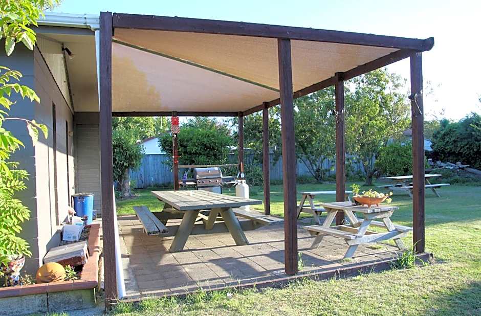 Jack & Di's Waiteti Lakefront Motel