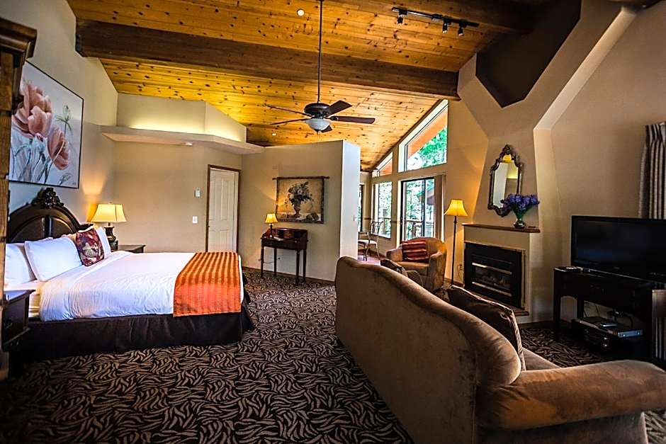 Photo 1 of 12 of 1 King Bed Suite, Lake View