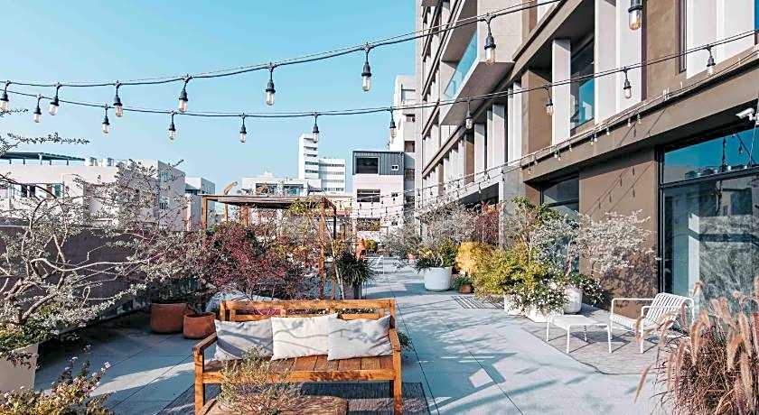 U.I.J Hotel&Hostel (UIJ)