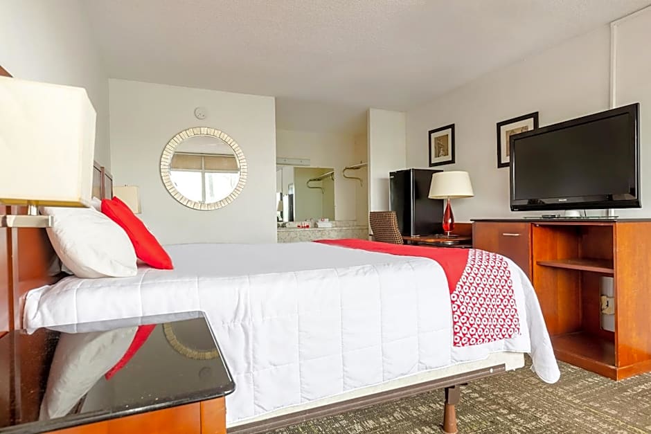 Photo 1 of 6 of 1 King Bed, Accessible
