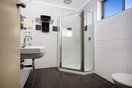 1 King Bed, Suite, Nonsmoking