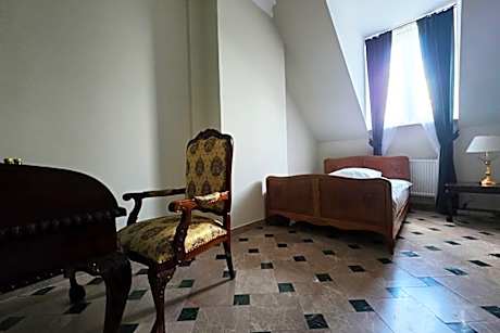 Quadruple Room with Private Bathroom