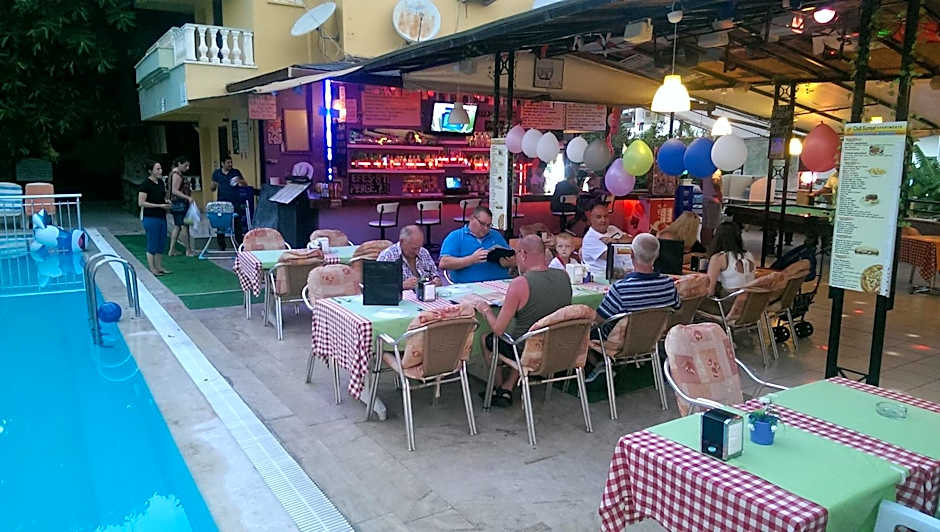 Club Sunset Apartments