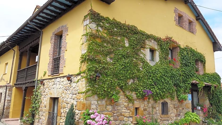 Hotel Intriago I & II