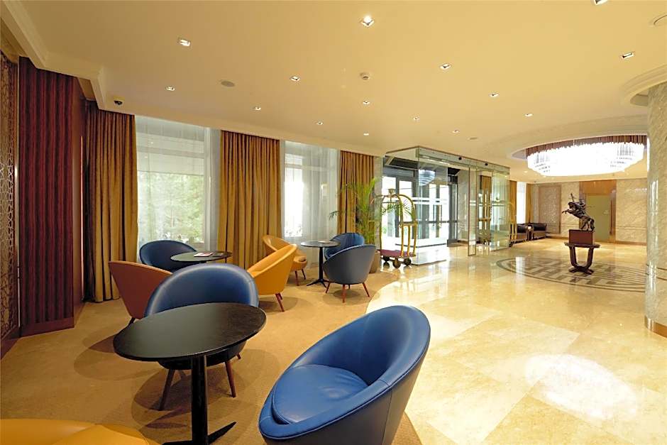 Kempinski Hotel Khan Palace