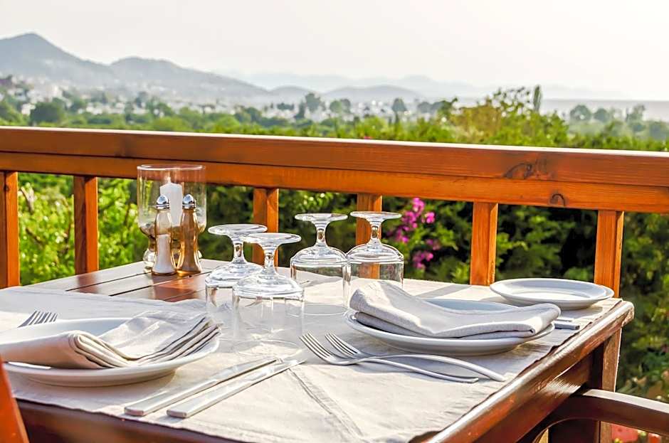 4reasons hotel + bistro | 12+