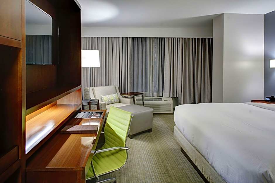 Photo 1 of 4 of 1 King Bed, Hearing/Mobility Accessible, Bathtub, Gulf View