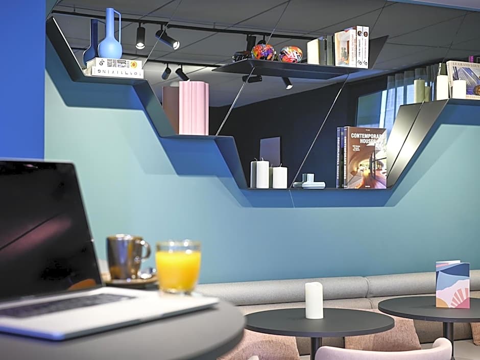 Tribe Paris La Defense Esplanade