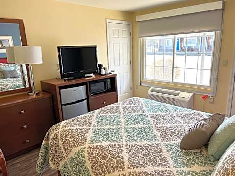 Semi Ocean View With 1 Queen Bed (SOV1QB)