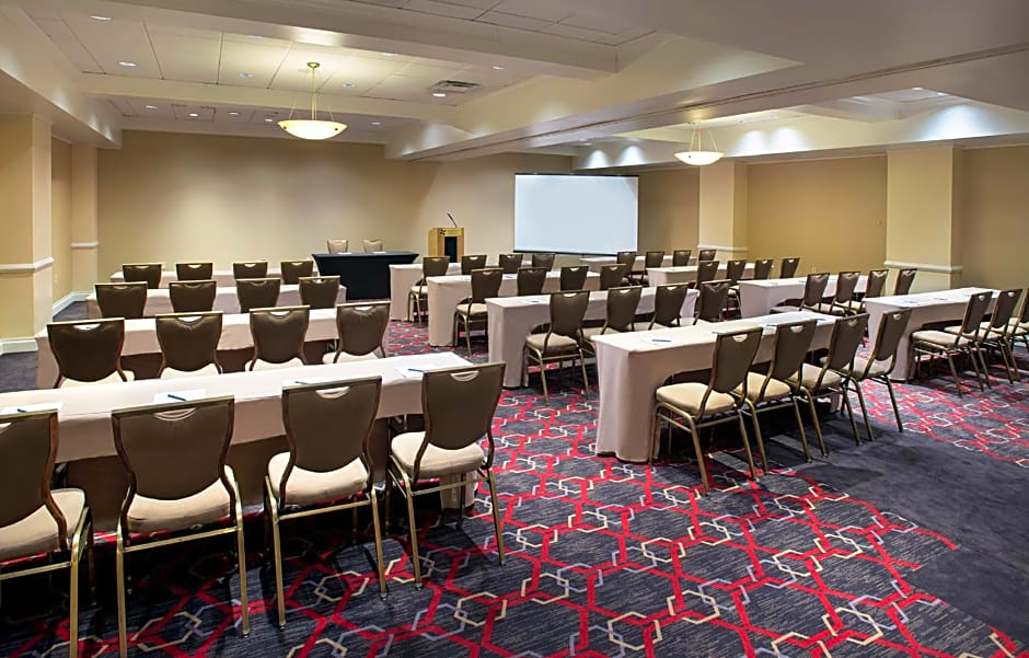 Four Points by Sheraton Melville Long Island