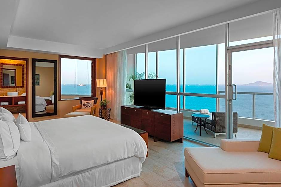 Photo 1 of 6 of Presidential 1 King Bed, Ocean View