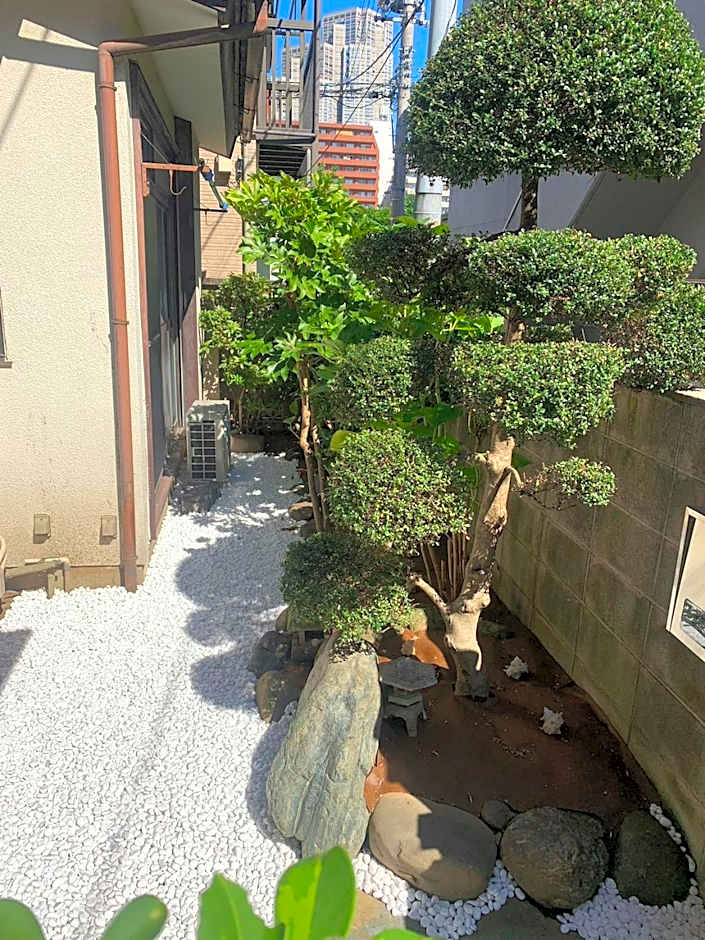 season guest house in nishi shinjuku 100 square meters, 4 bedrooms, 2 living rooms