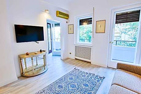 Deluxe One-Bedroom Apartment with Garden View