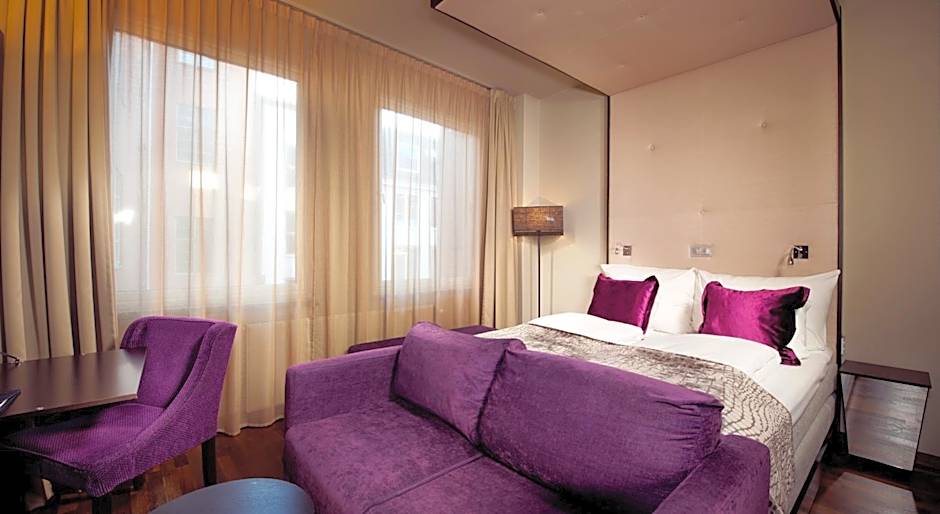 Home Hotel Folketeateret