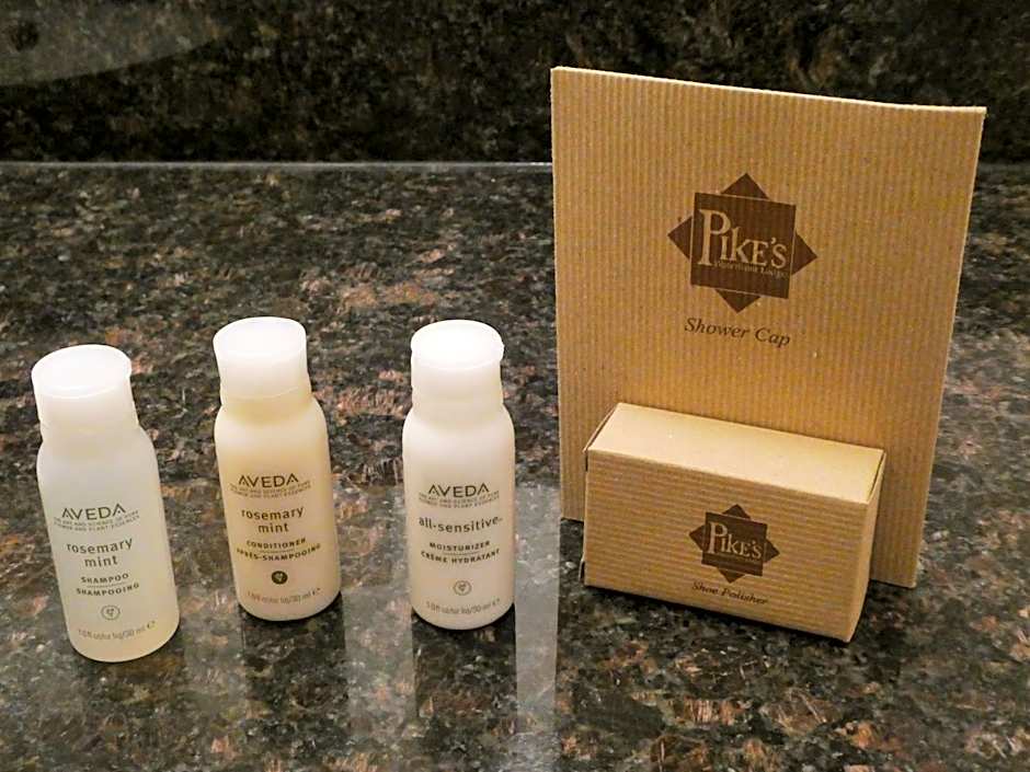 Pike's Waterfront Lodge