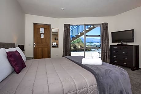 Small Studio with Lake View