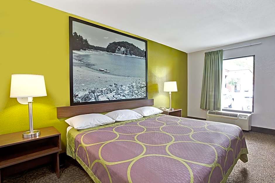 Super 8 by Wyndham Gainesville