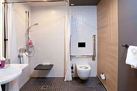 Moxy Single - accessible, Guest room, 1 Twin, Inland view