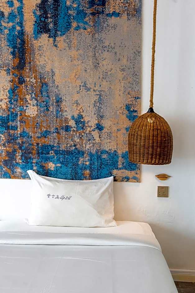 Meow Cat Cafe & Hotel