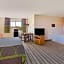 Super 8 by Wyndham Charles City