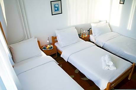 Standard Triple Room with Free Parking