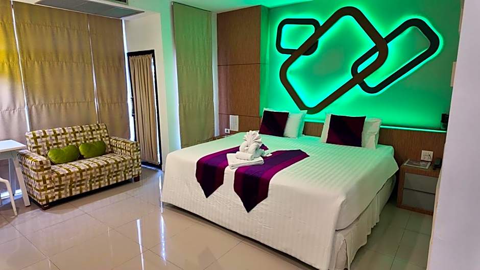 Photo 1 of 4 of Deluxe 1 King Bed