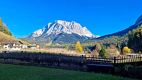Alpinum Hostel Biberwier - Günstige Privatzimmer in der Zugspitz Arena