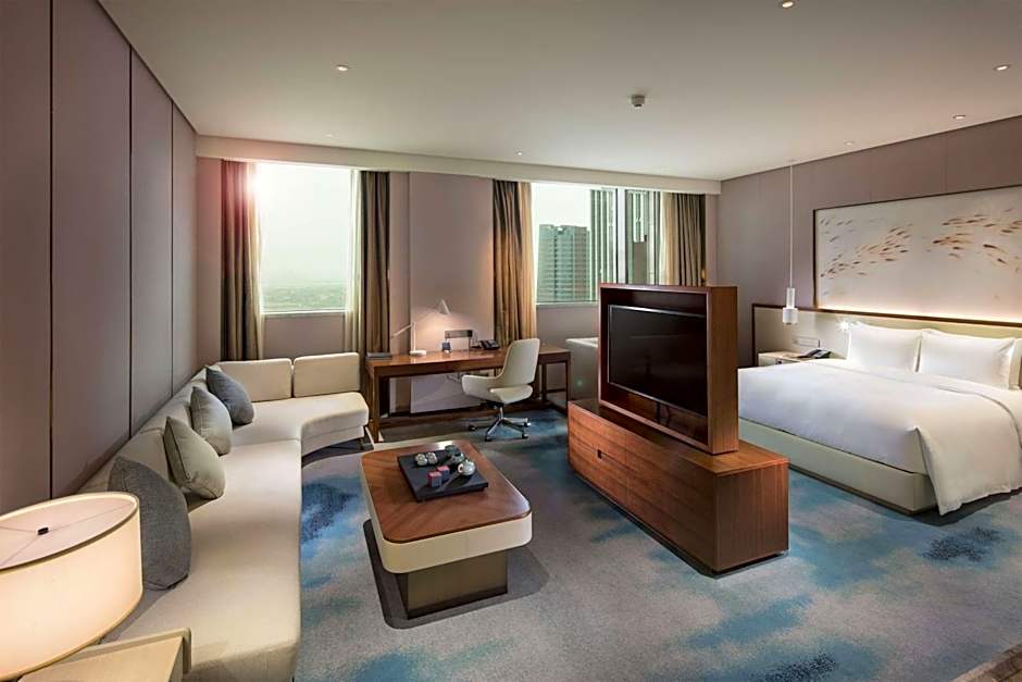 Photo 1 of 4 of Executive 1 King Bed