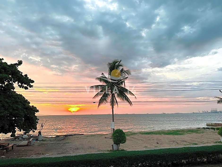 PoolVillaPattaya next to the sea
