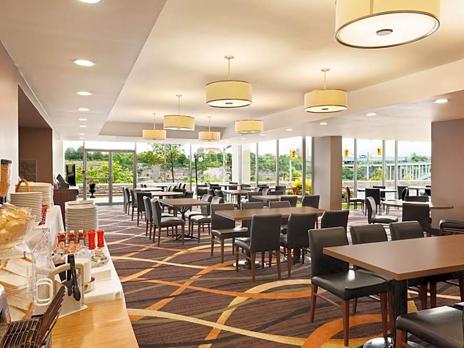 Travelodge by Wyndham Niagara Falls Fallsview
