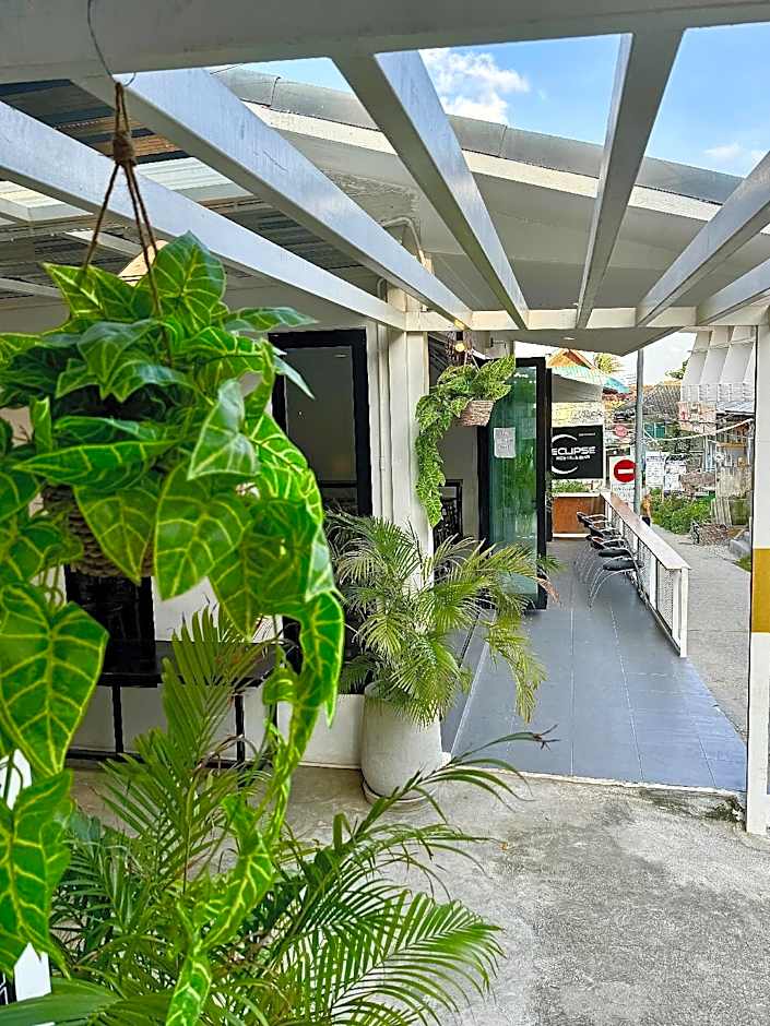 Eclipse Hostel and Bar