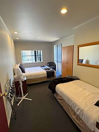 Two-Bedroom Apartment with Spa Bath