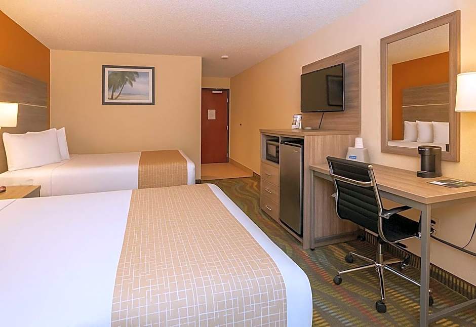 Travelodge by Wyndham Muskegon