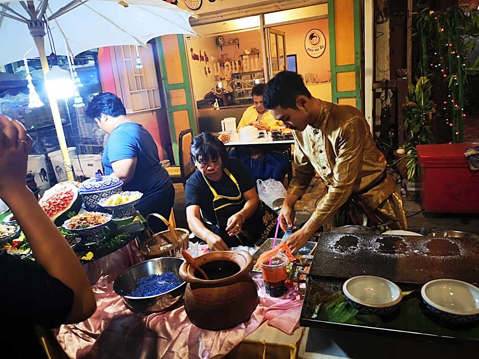 D​ Luck​ Hostel