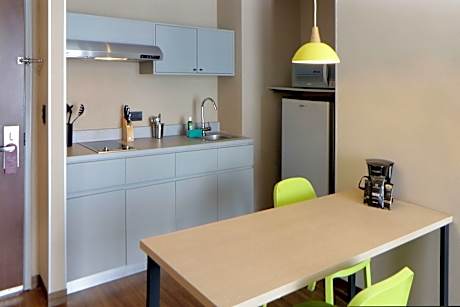 Suite, 1 Bedroom (1 Queen Bed and 1 Double Sofa Bed)