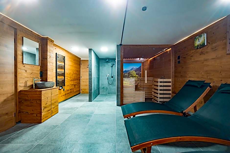 RIVERSIDE RAURIS APARTMENTS