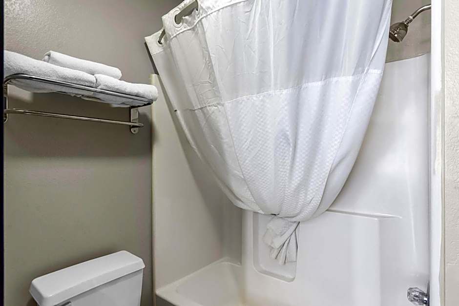 Super 8 by Wyndham Evansville East