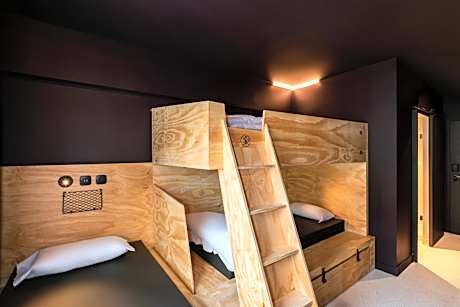 Bed in a 3-4 mixed Shared room