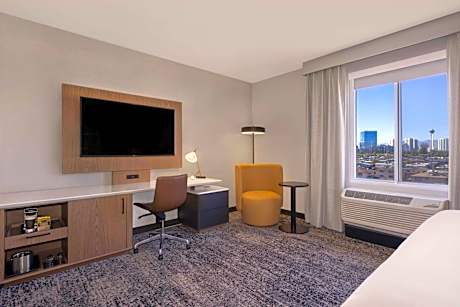 King Room with Roll-In Shower - Mobility/Hearing Accessible