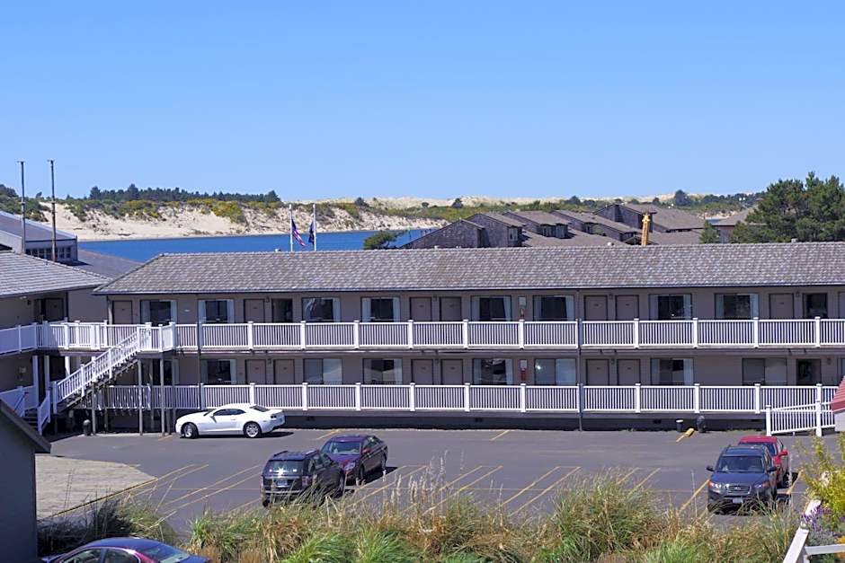 River House Inn, a Baymont by Wyndham