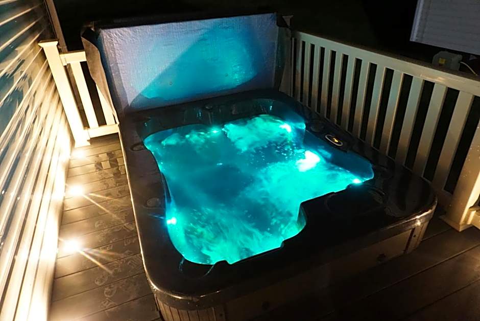 MPoint36 at Tattershall Lakes Hot Tub Lake Views 3 Bedrooms