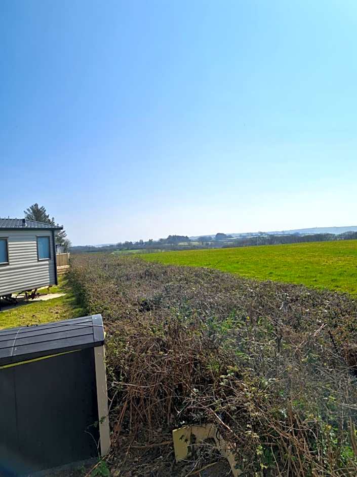 Beautiful 2 bedroom caravan, holiday park Tenby