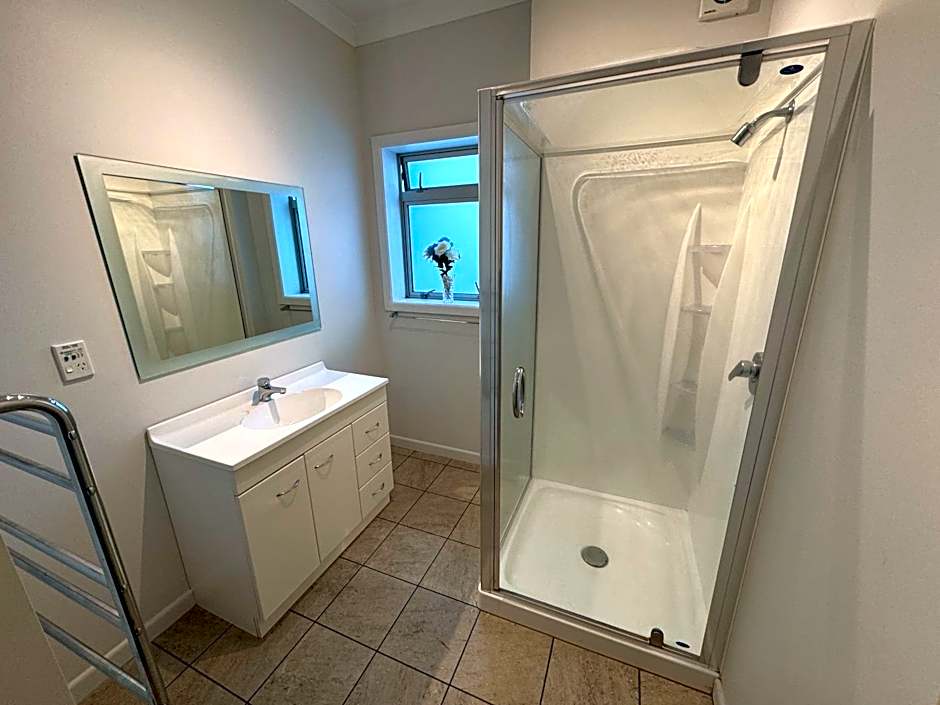 Inner City Picton Apartment!