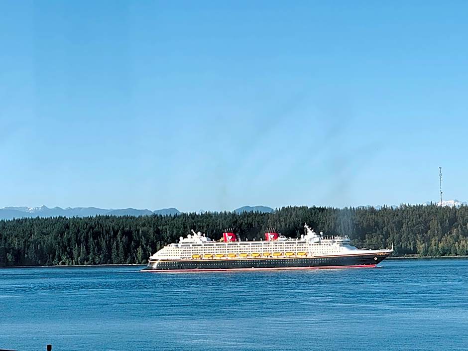 Anchor Inn and Suites