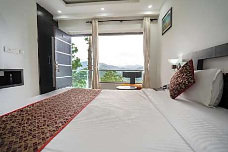Premium Valley View Room
