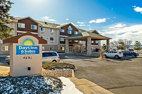 Days Inn & Suites by Wyndham Castle Rock
