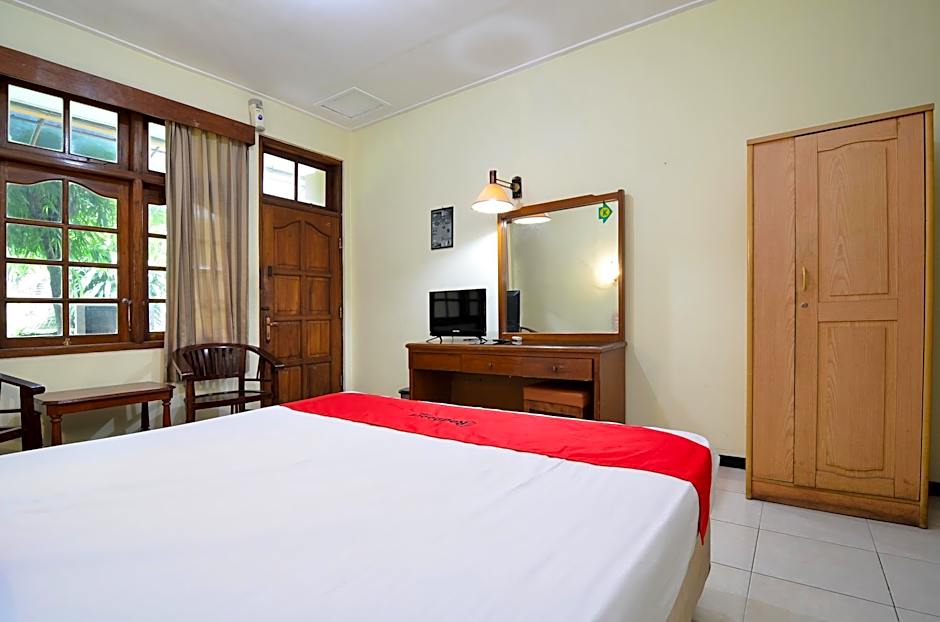 RedDoorz Plus @ Laweyan