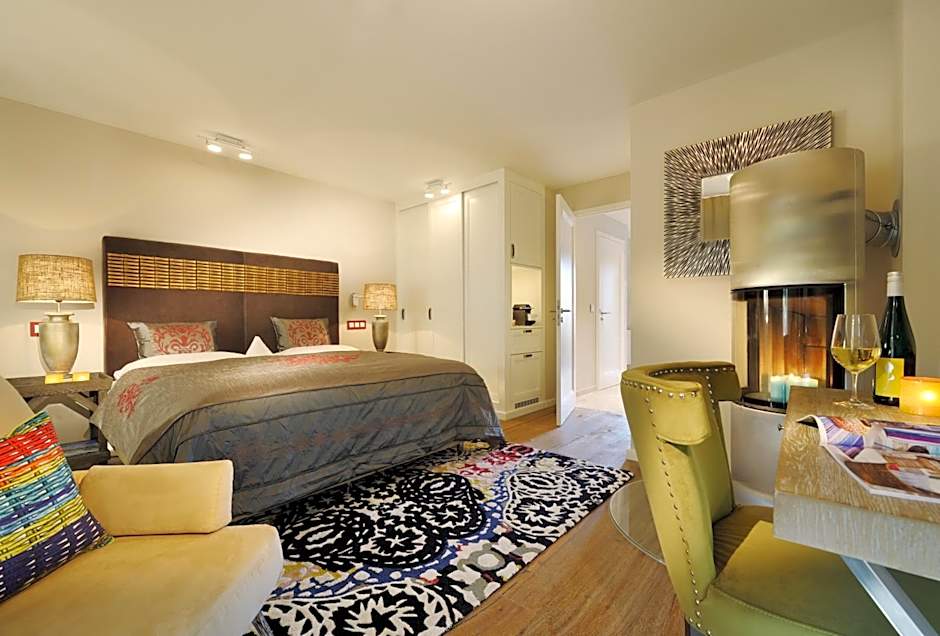 Photo 1 of 5 of Suite